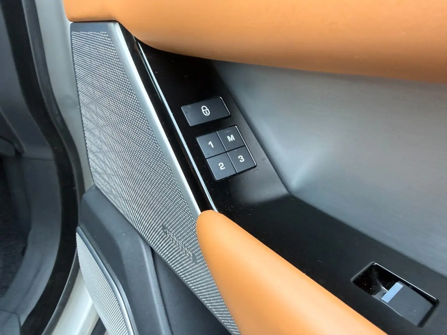 Range Rover Velar R-Dynamic PANO STDHZ MASSAGE