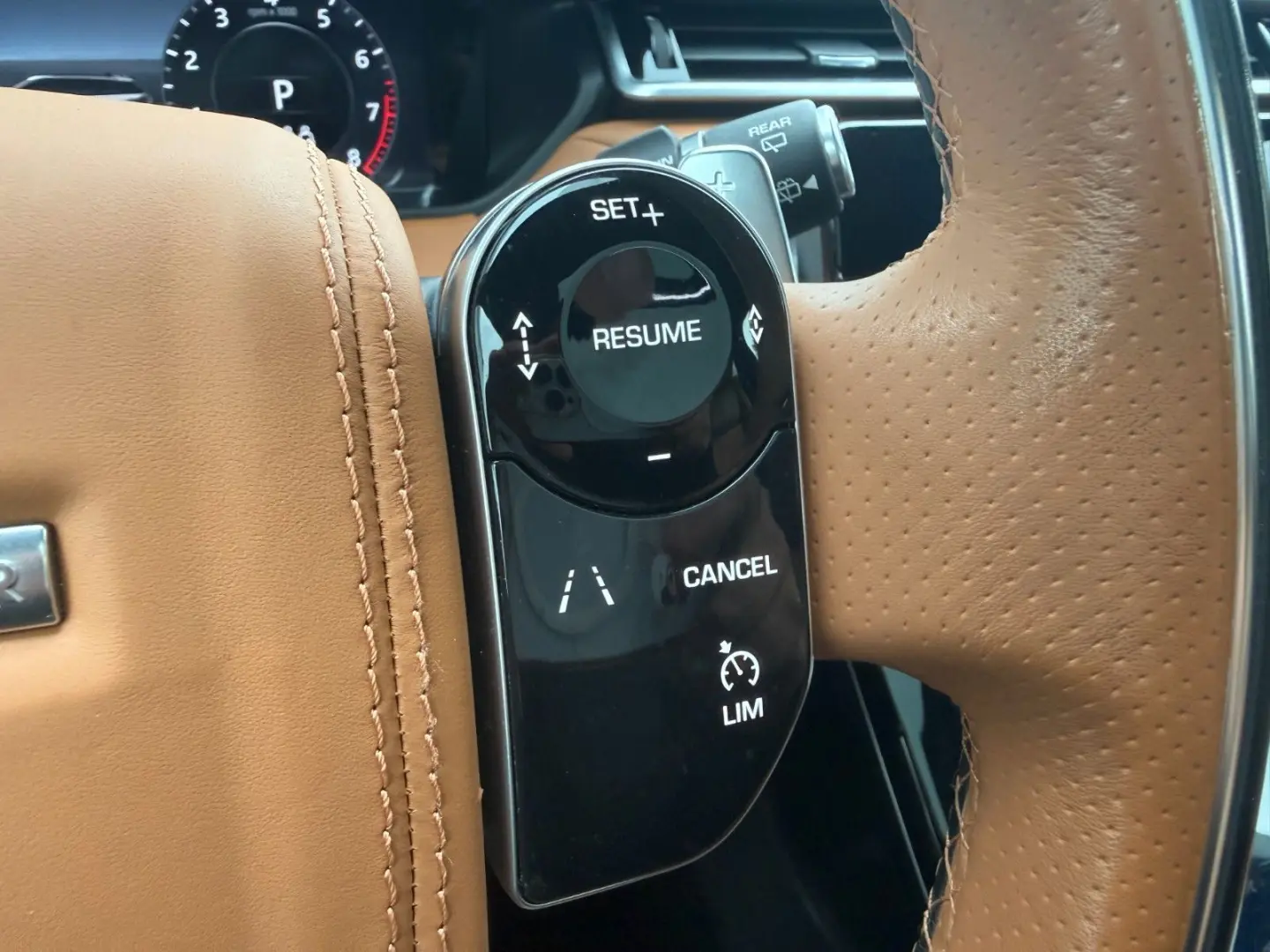 Range Rover Velar R-Dynamic PANO STDHZ MASSAGE