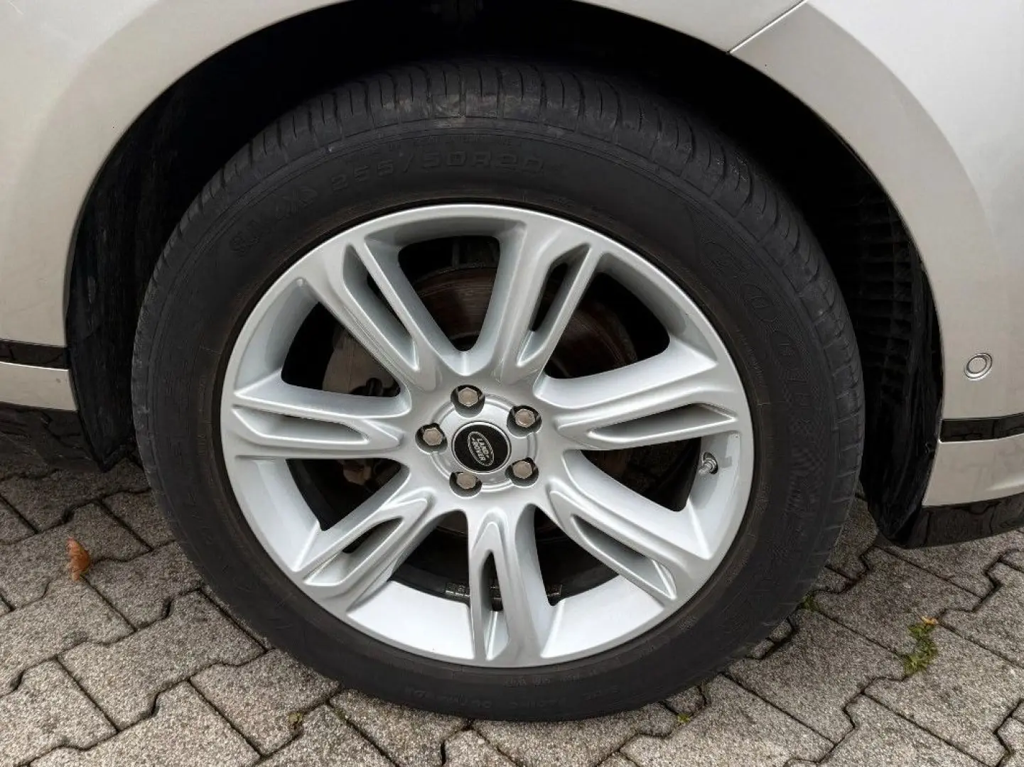 Range Rover Velar R-Dynamic PANO STDHZ MASSAGE