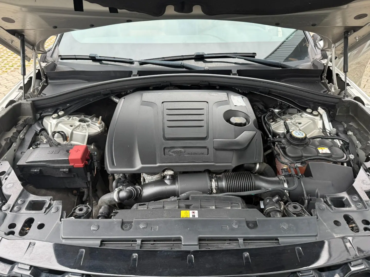 Range Rover Velar R-Dynamic PANO STDHZ MASSAGE