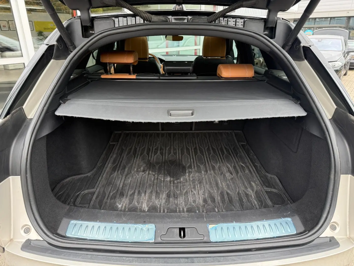 Range Rover Velar R-Dynamic PANO STDHZ MASSAGE