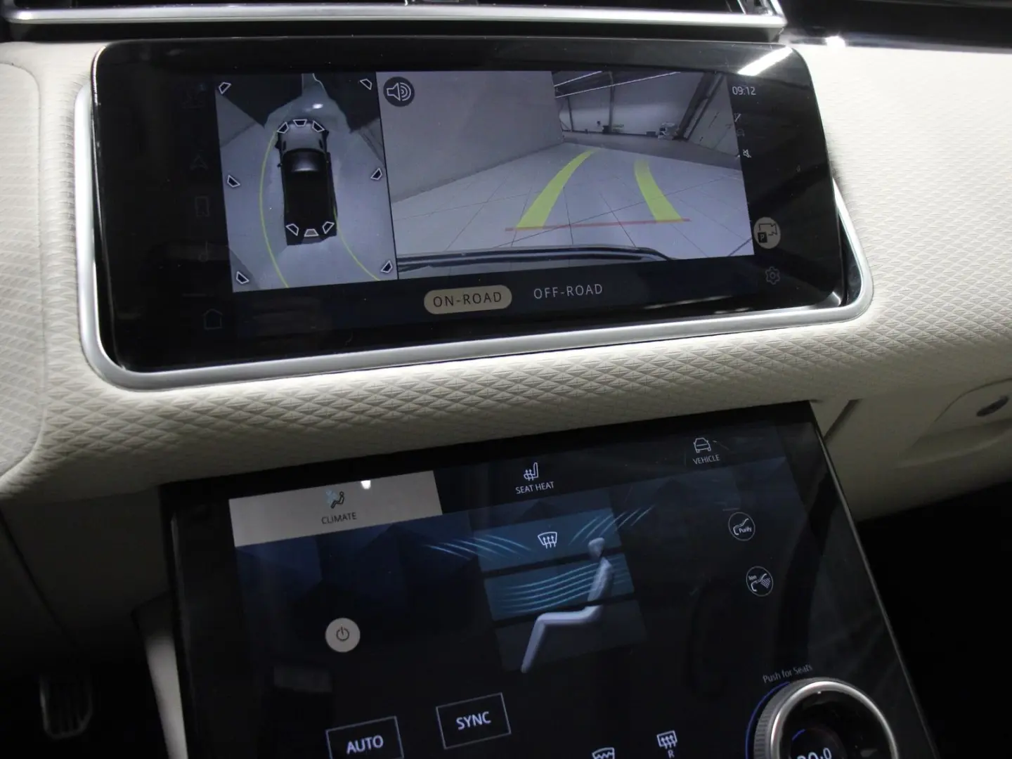 Range Rover Velar P250 R-Dynamic SE Head-Up DAB