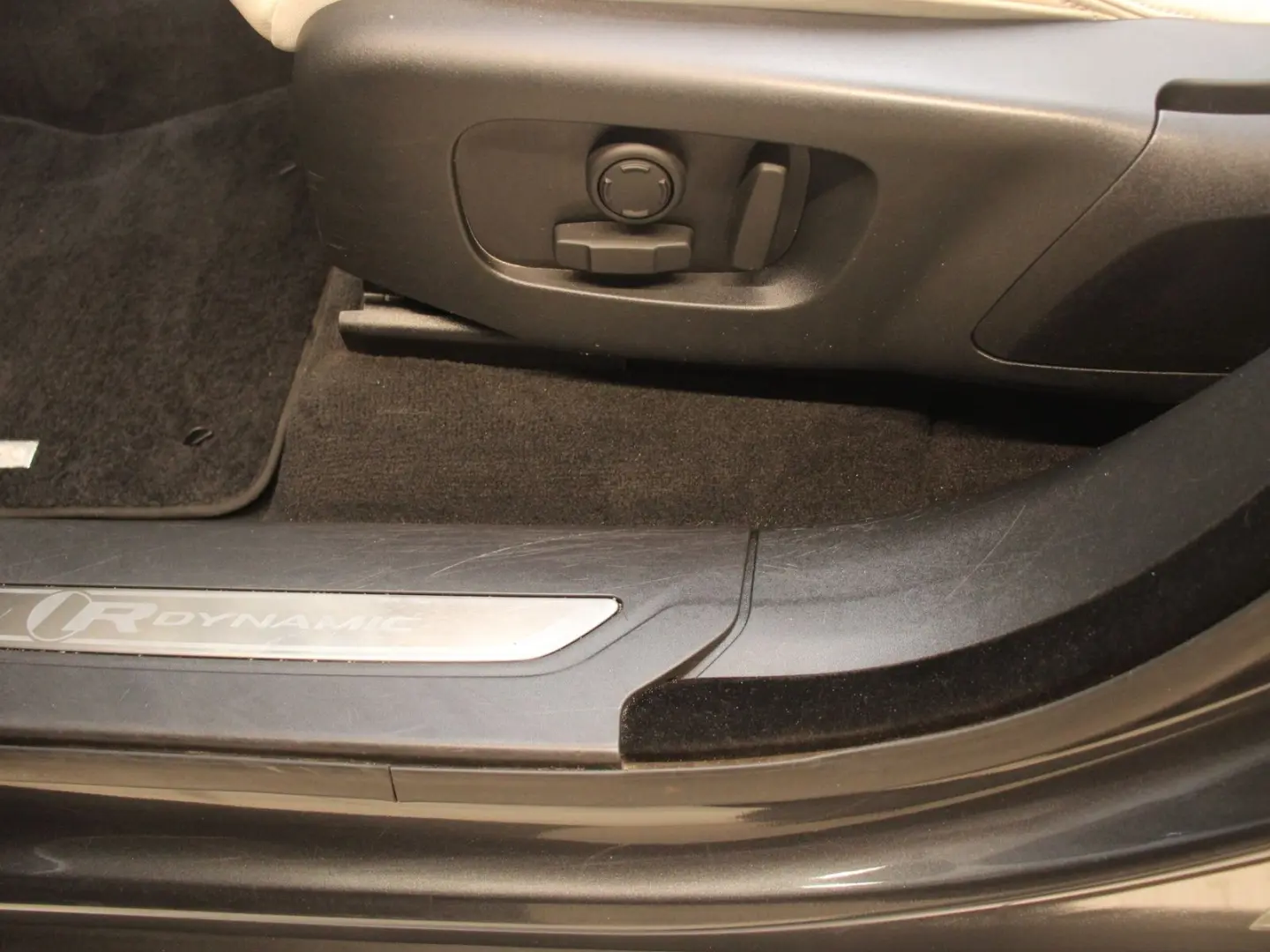 Range Rover Velar P250 R-Dynamic SE Head-Up DAB