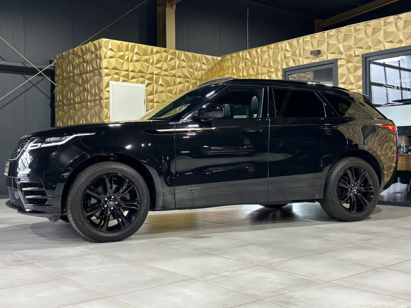 Range Rover Velar R-Dynamic SE PANO MEMORY APPLE