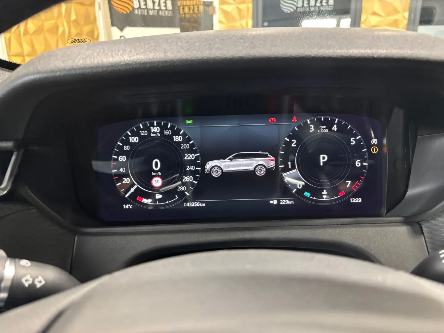 Range Rover Velar R-Dynamic SE PANO MEMORY APPLE