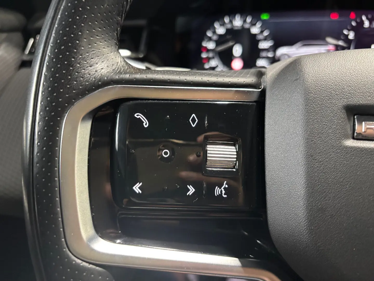 Range Rover Velar R-Dynamic SE PANO MEMORY APPLE