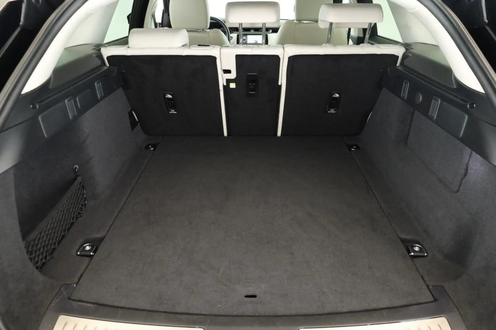 Range Rover Velar P250 AWD R-Dynamic SE BLACK 22