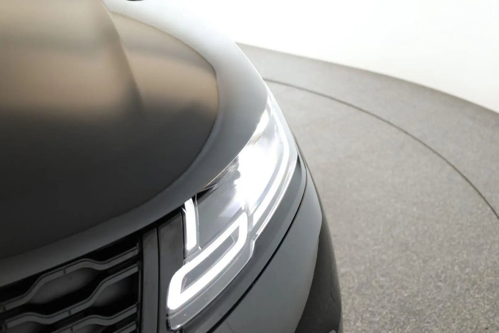 Range Rover Velar P250 AWD R-Dynamic SE BLACK 22