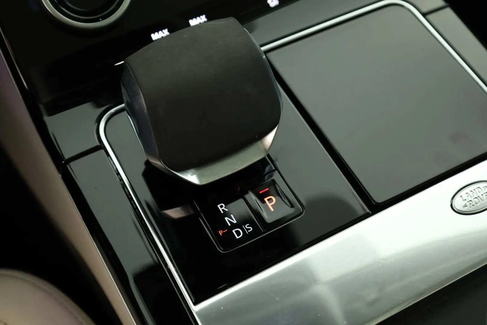 Range Rover Velar P250 AWD R-Dynamic SE BLACK 22