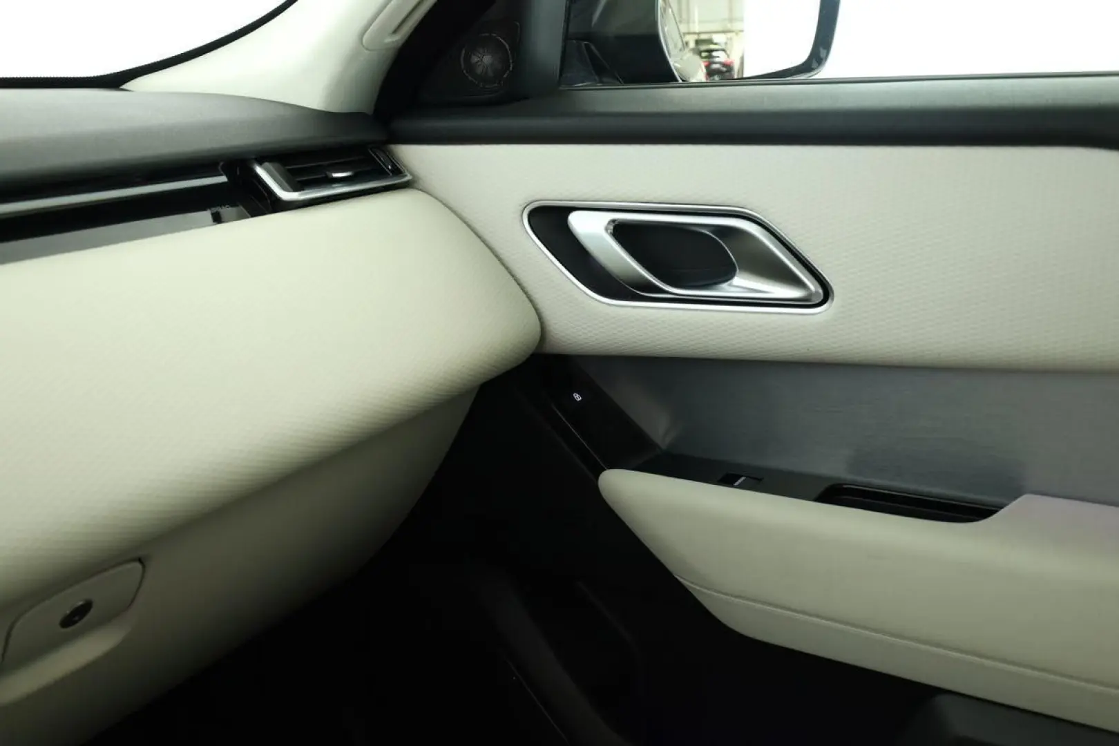 Range Rover Velar P250 AWD R-Dynamic SE BLACK 22