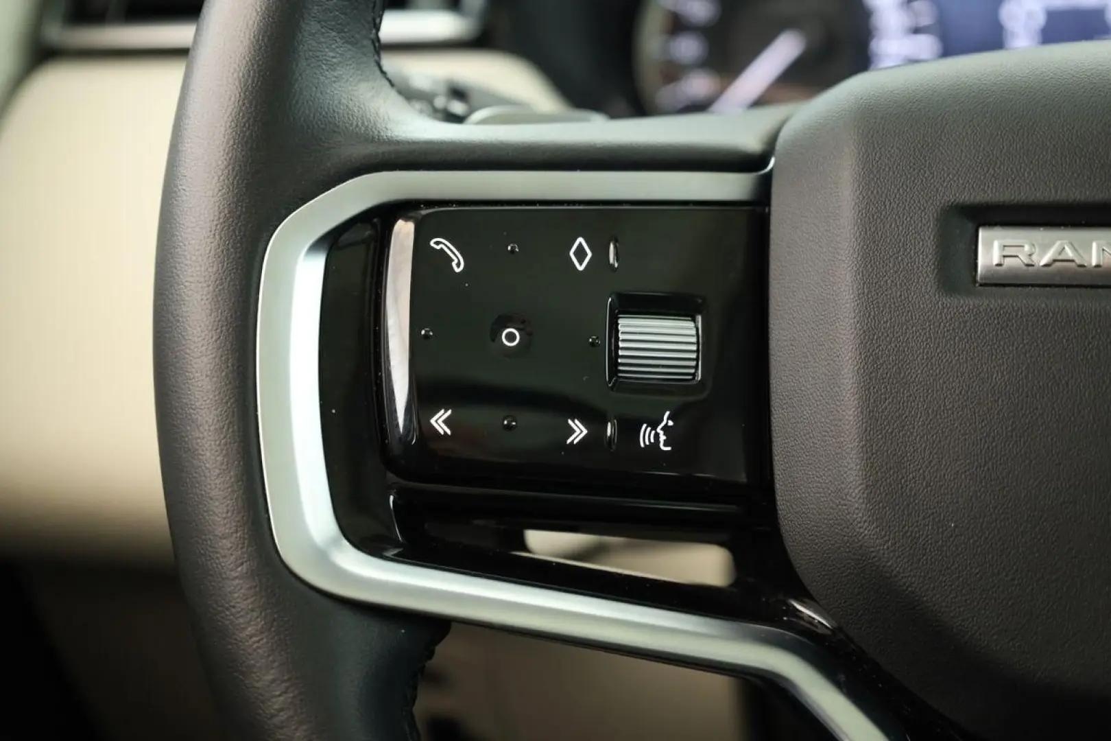 Range Rover Velar P250 AWD R-Dynamic SE BLACK 22