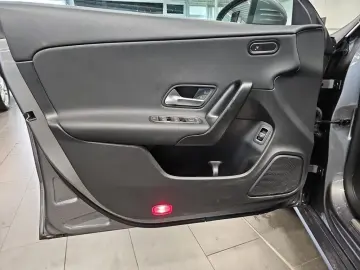 CLA 180 d SB  SHZ PDC KAMERA MBUX LED TEMPOMAT