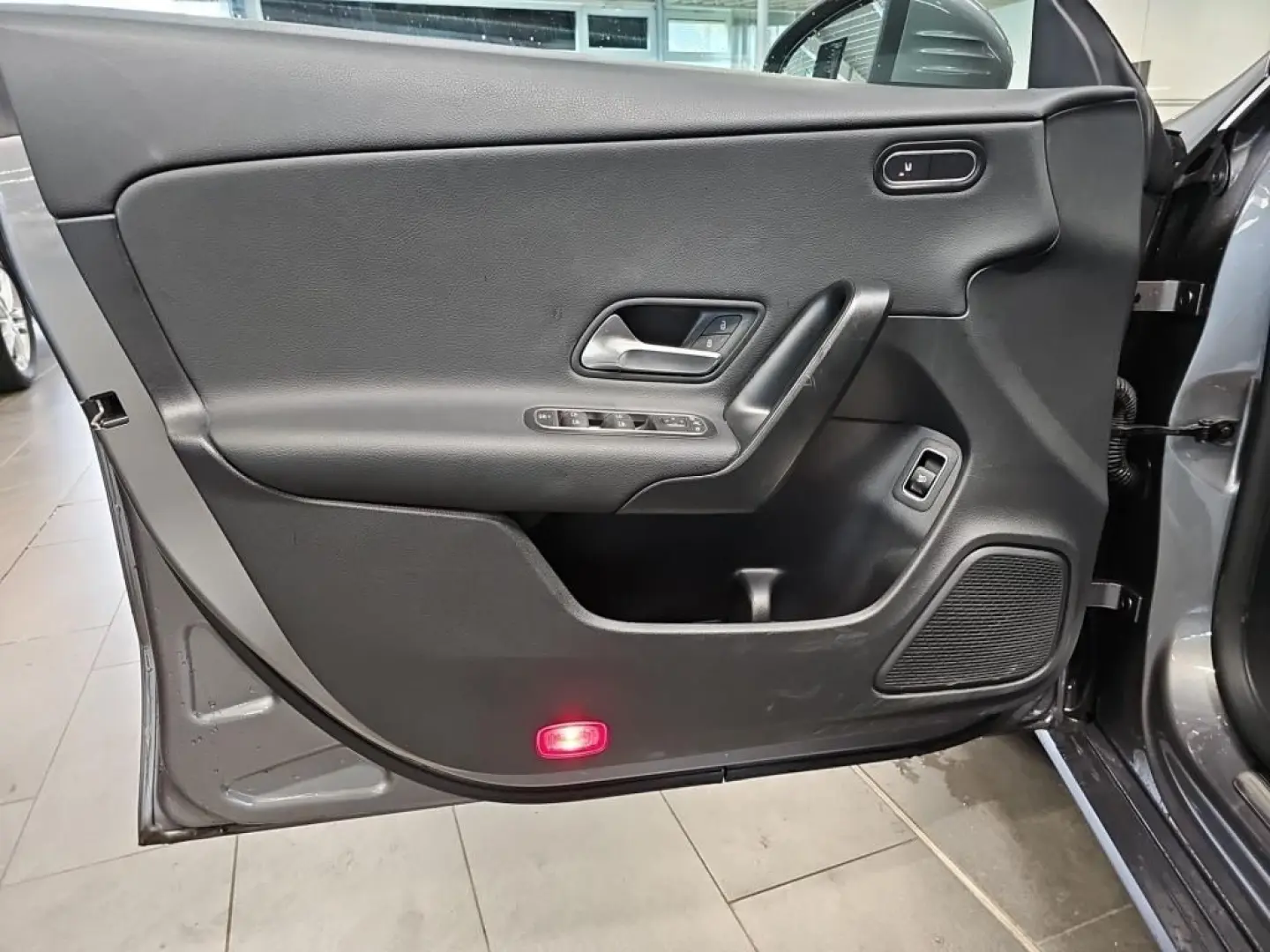 CLA 180 d SB  SHZ PDC KAMERA MBUX LED TEMPOMAT