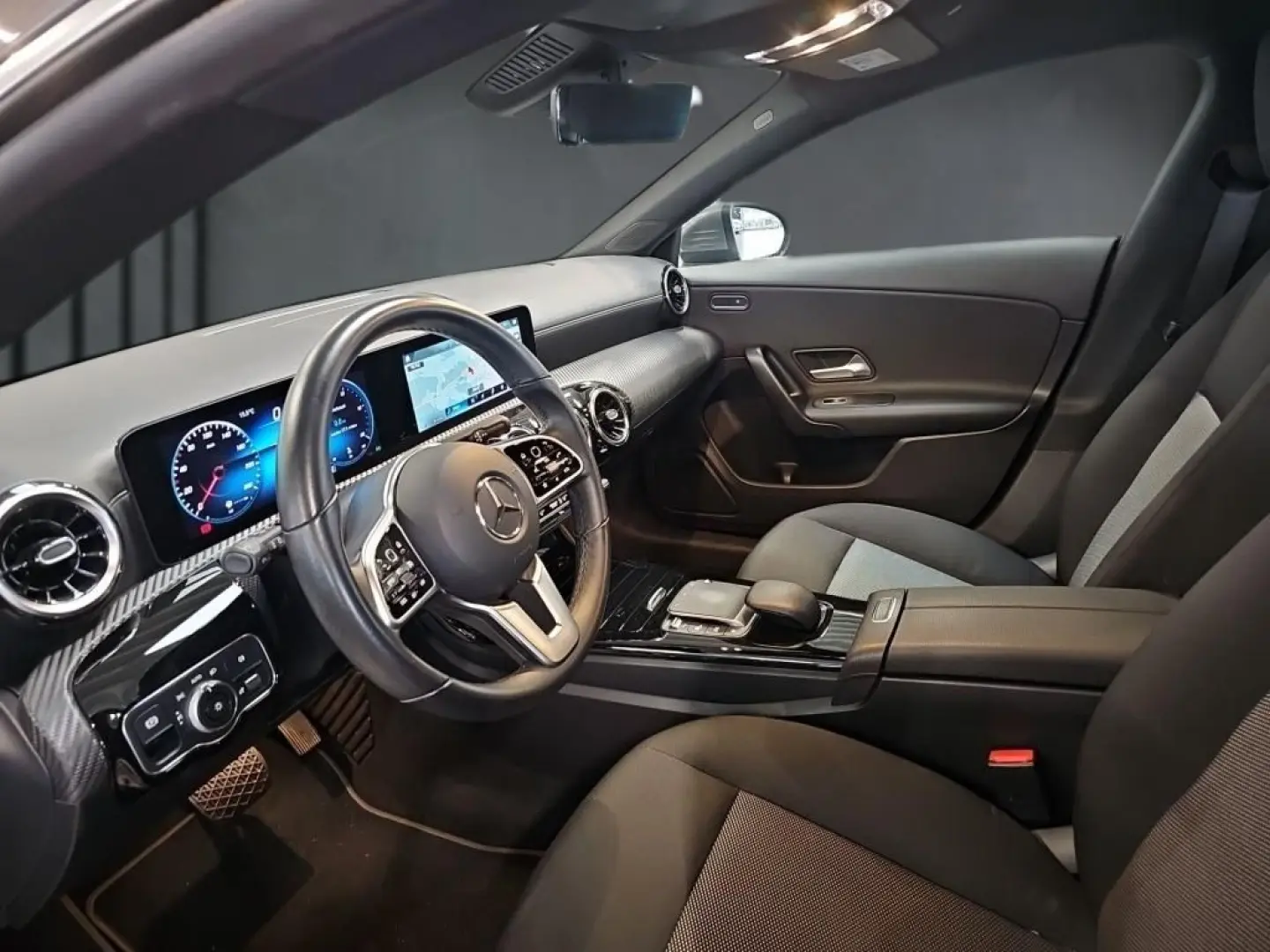 CLA 180 d SB  SHZ PDC KAMERA MBUX LED TEMPOMAT