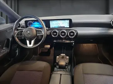 CLA 180 d SB  SHZ PDC KAMERA MBUX LED TEMPOMAT