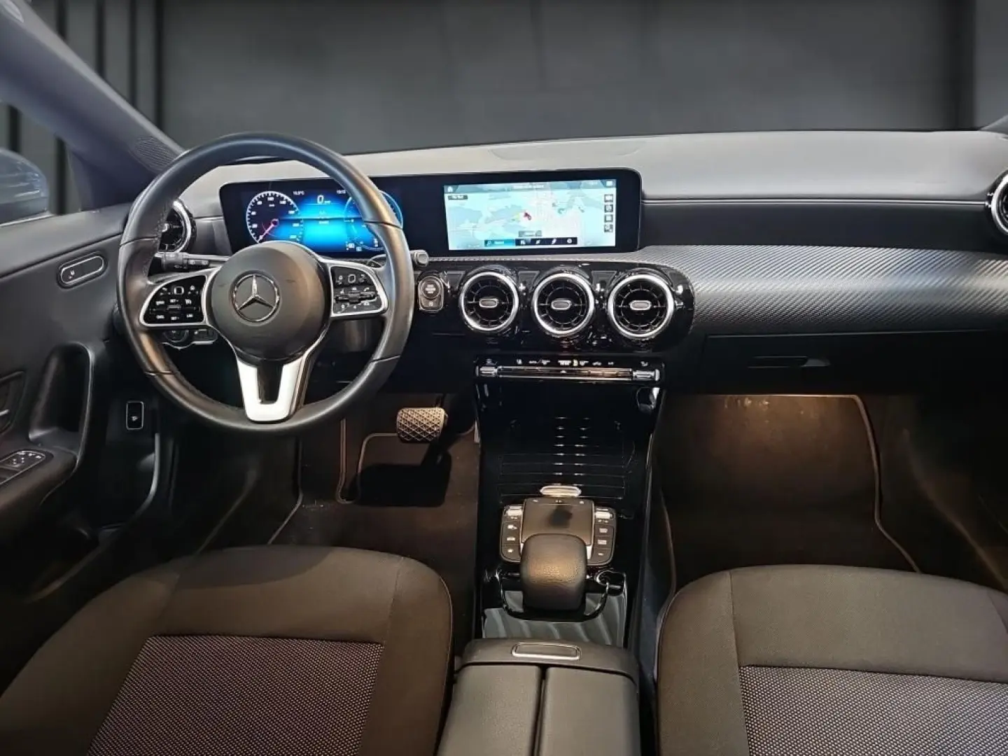 CLA 180 d SB  SHZ PDC KAMERA MBUX LED TEMPOMAT