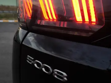 PEUGEOT 5008 - 1.2 PureTech 130 CP  Active Business