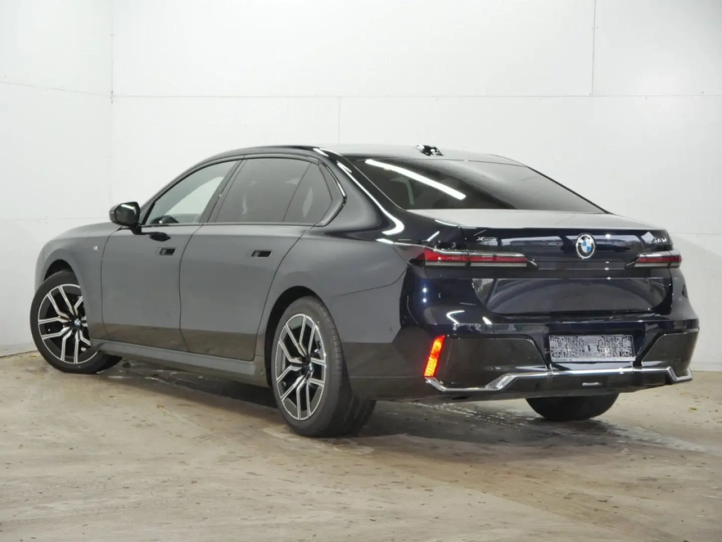 740d xDri 1199 - 0Anz M-Sport Executive Loung TV