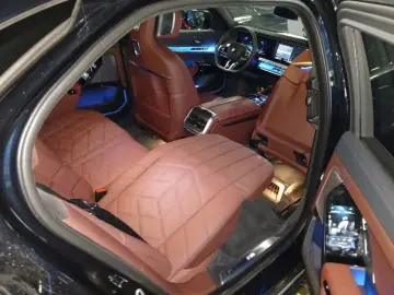 740d xDri 1199 - 0Anz M-Sport Executive Loung TV