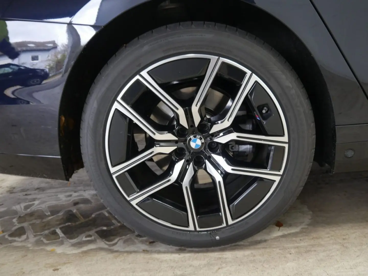 740d xDri 1199 - 0Anz M-Sport Executive Loung TV