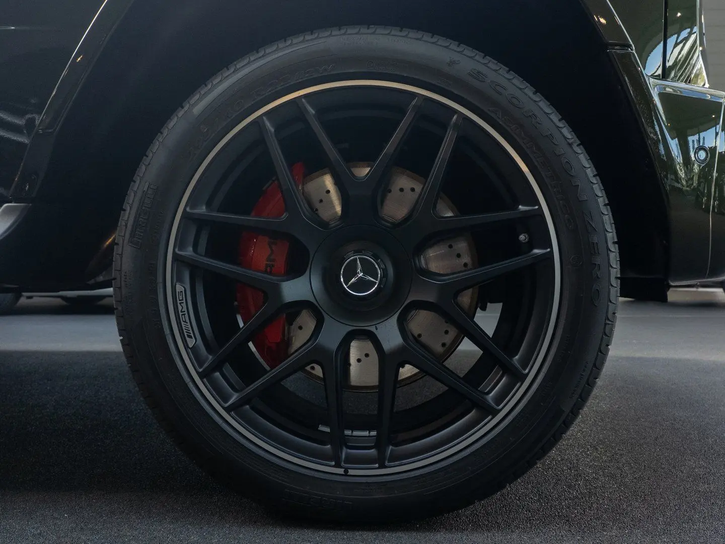 AMG G 63 oliv Holzboden Kirsche Sthzg Sitzkl AHK