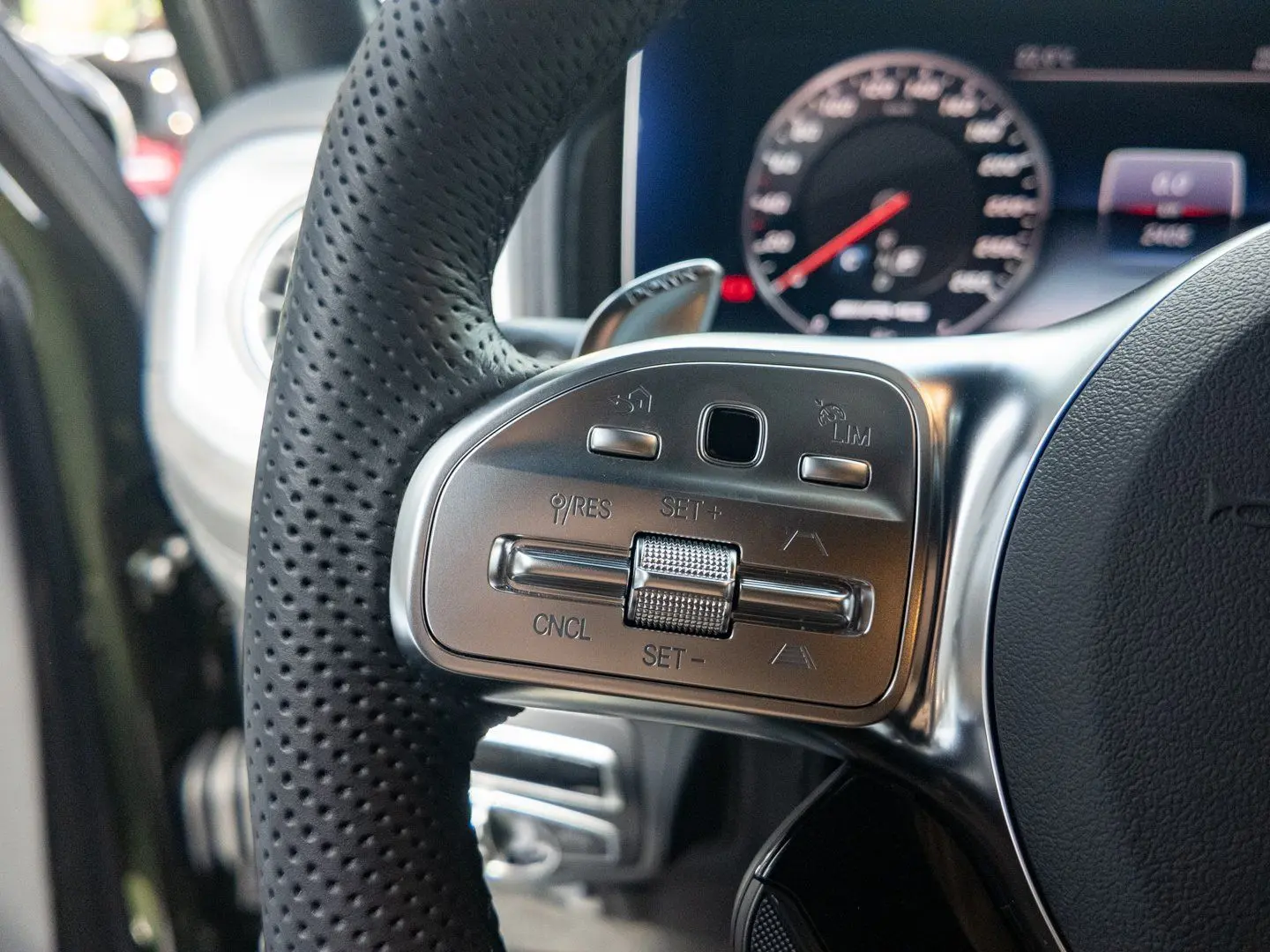 AMG G 63 oliv Holzboden Kirsche Sthzg Sitzkl AHK