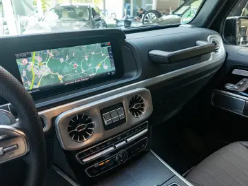 AMG G 63 oliv Holzboden Kirsche Sthzg Sitzkl AHK