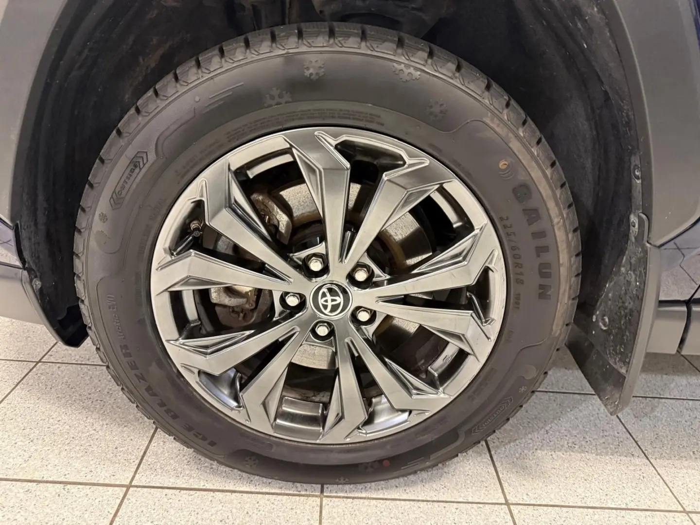 RAV 4 HYBRID-4x4-LED-LEDER-KAMERA-MOD. 2024