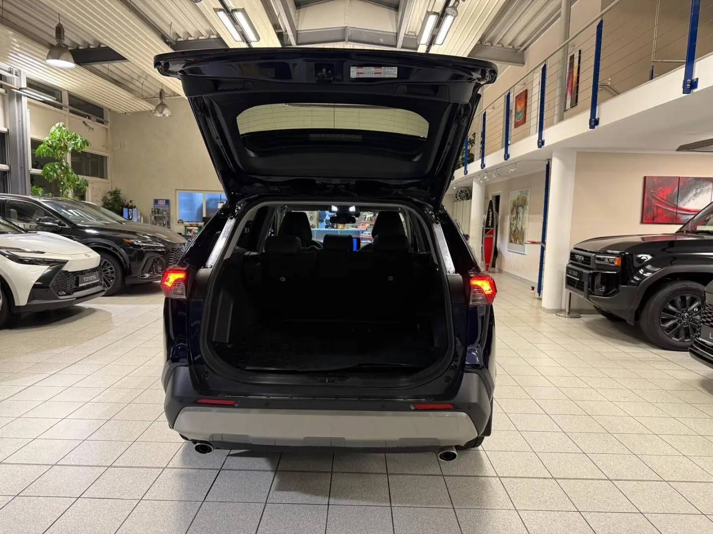 RAV 4 HYBRID-4x4-LED-LEDER-KAMERA-MOD. 2024