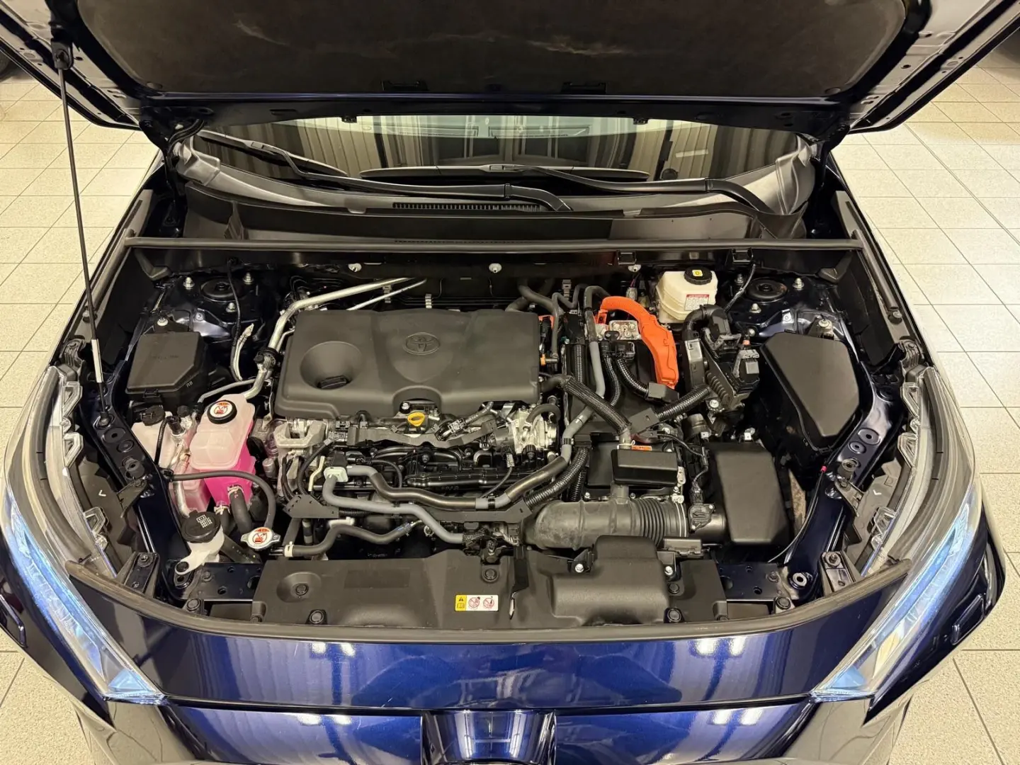 RAV 4 HYBRID-4x4-LED-LEDER-KAMERA-MOD. 2024