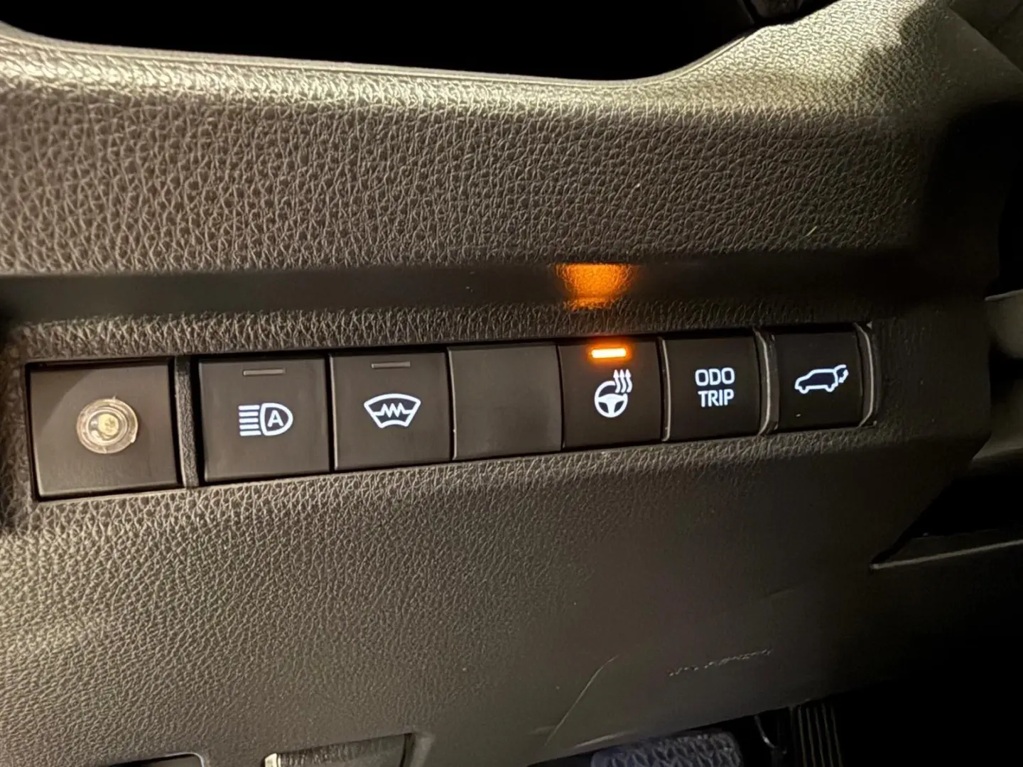 RAV 4 HYBRID-4x4-LED-LEDER-KAMERA-MOD. 2024