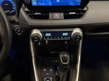 RAV 4 HYBRID-4x4-LED-LEDER-KAMERA-MOD. 2024