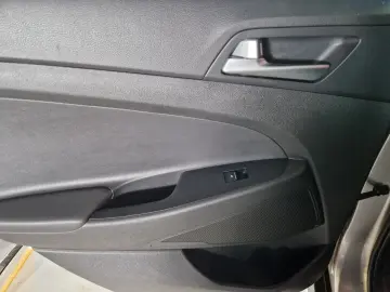 HYUNDAI TUCSON STYLE 1.6i 2WD