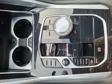 X6 M60i xDrive M SPORT Massage Sitzbelüft Standh