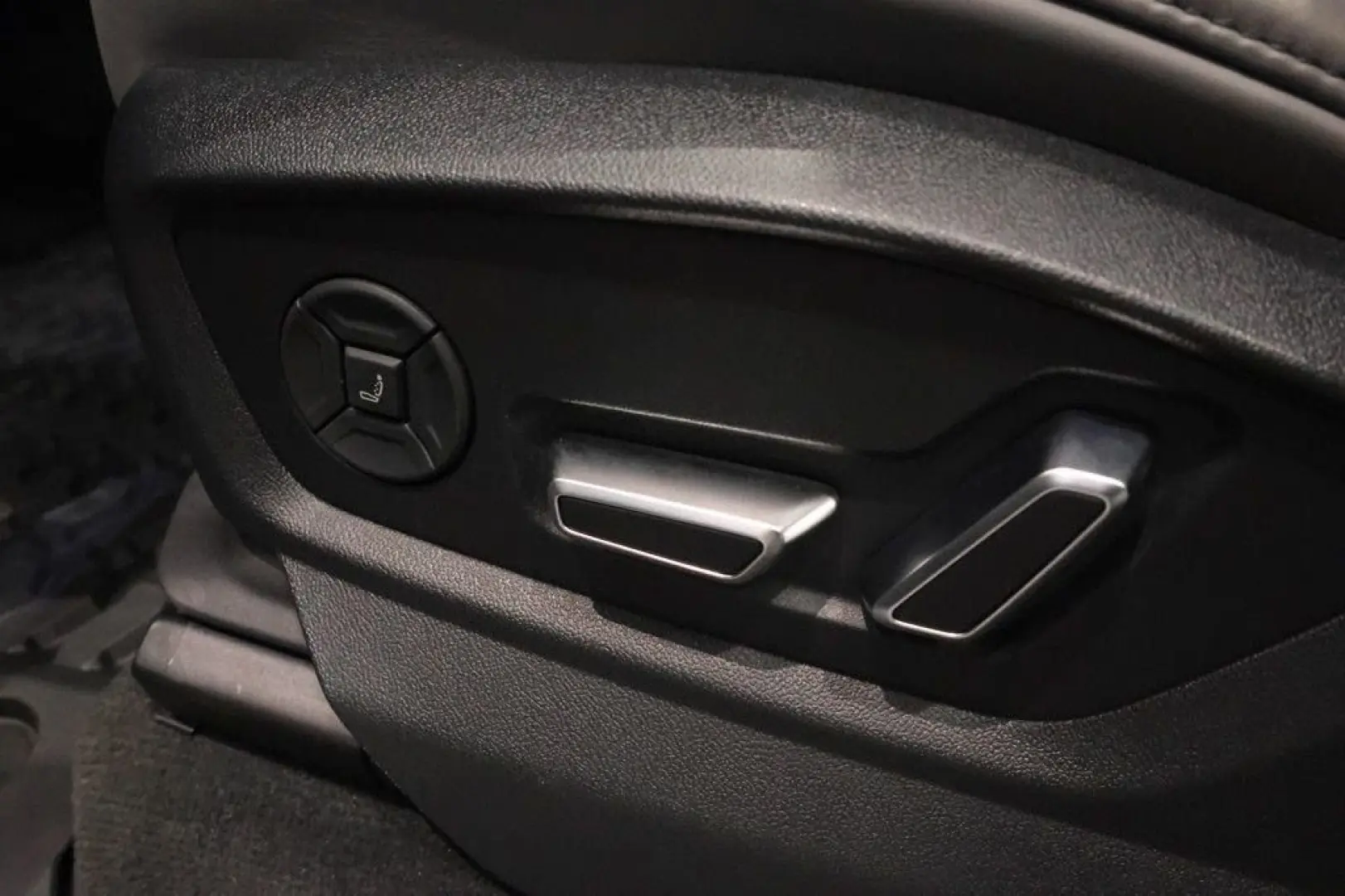 SQ7 4.0 TFSI Quattro 507hp 7-SEAT PANORAMA  VAT