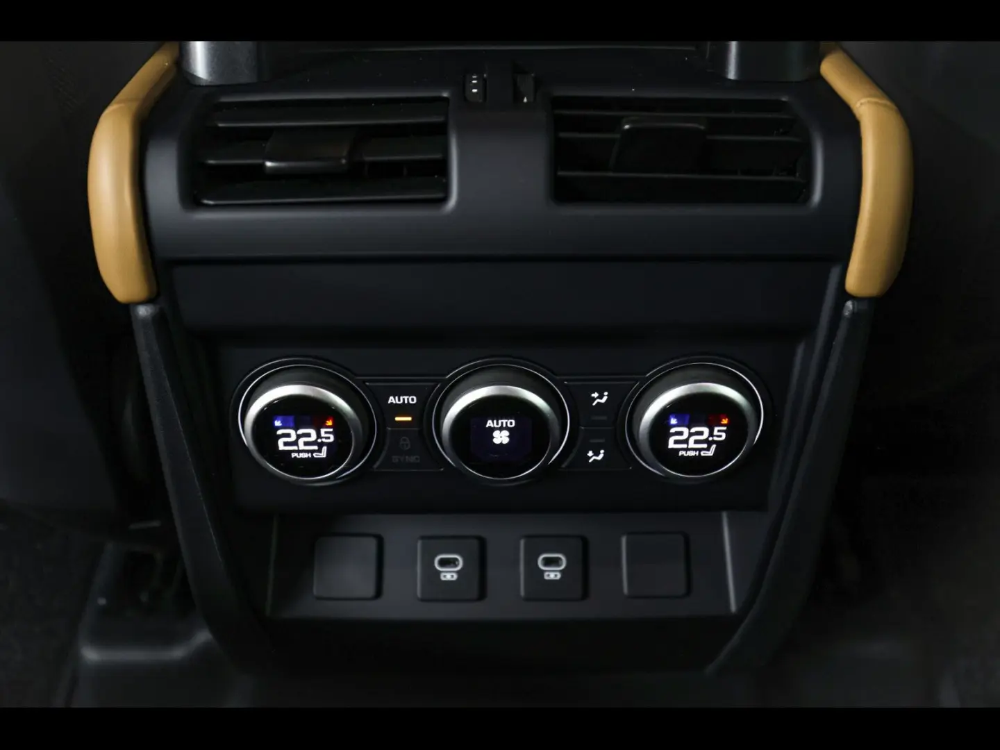 Defender 110 P425 X AWD XPEL MAT BLACK PACK AHK