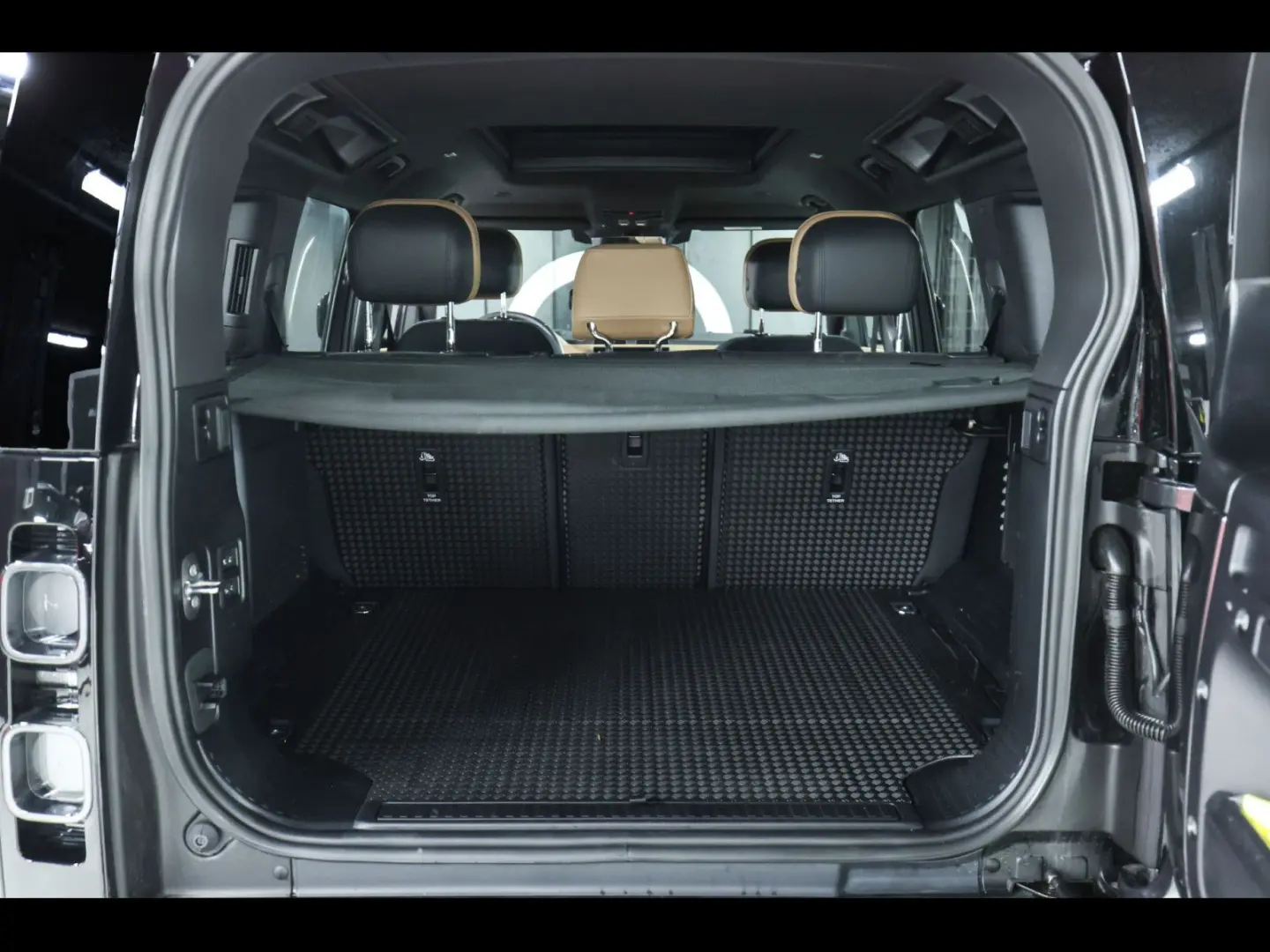 Defender 110 P425 X AWD XPEL MAT BLACK PACK AHK