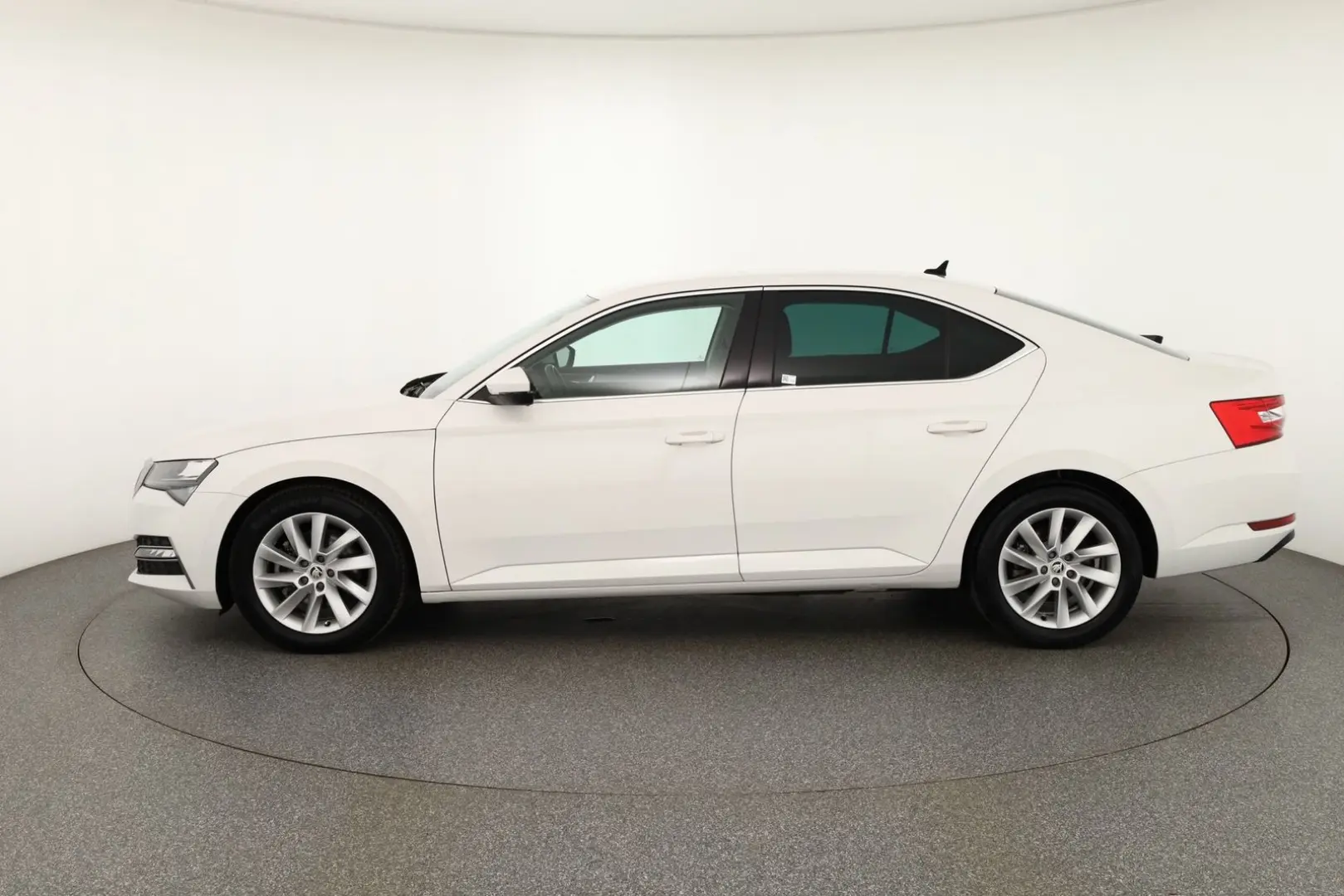 Superb 1.4 TSI iV LED Navi Sitzheizung AHK DAB