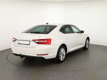 Superb 1.4 TSI iV LED Navi Sitzheizung AHK DAB