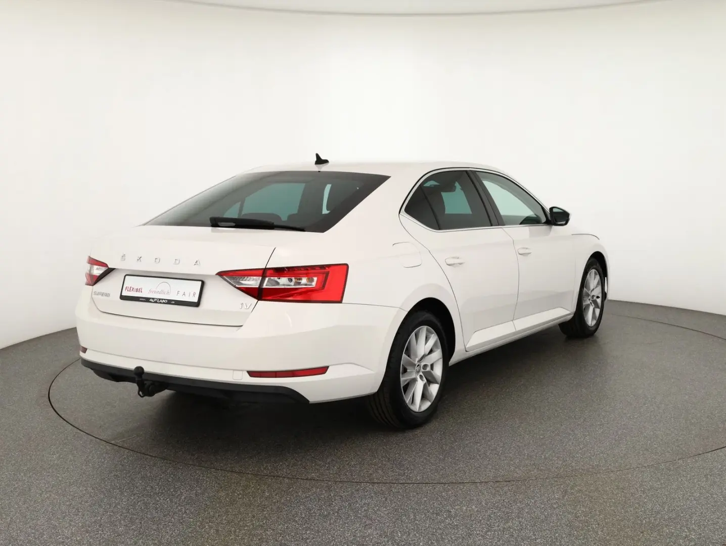 Superb 1.4 TSI iV LED Navi Sitzheizung AHK DAB