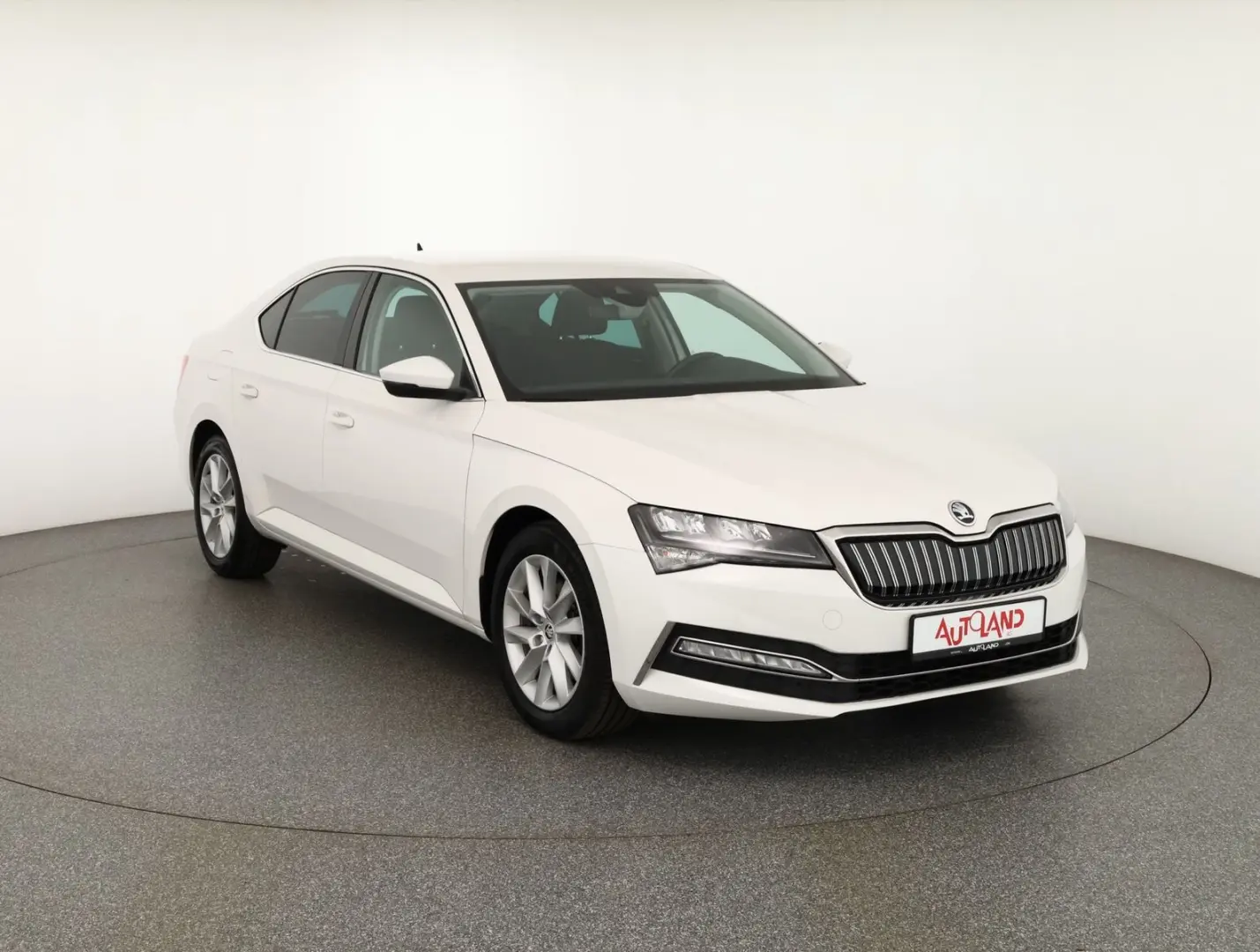 Superb 1.4 TSI iV LED Navi Sitzheizung AHK DAB