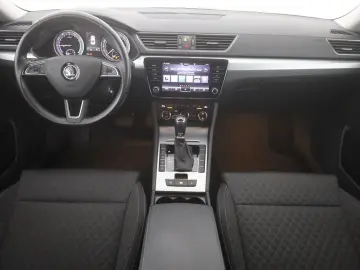 Superb 1.4 TSI iV LED Navi Sitzheizung AHK DAB