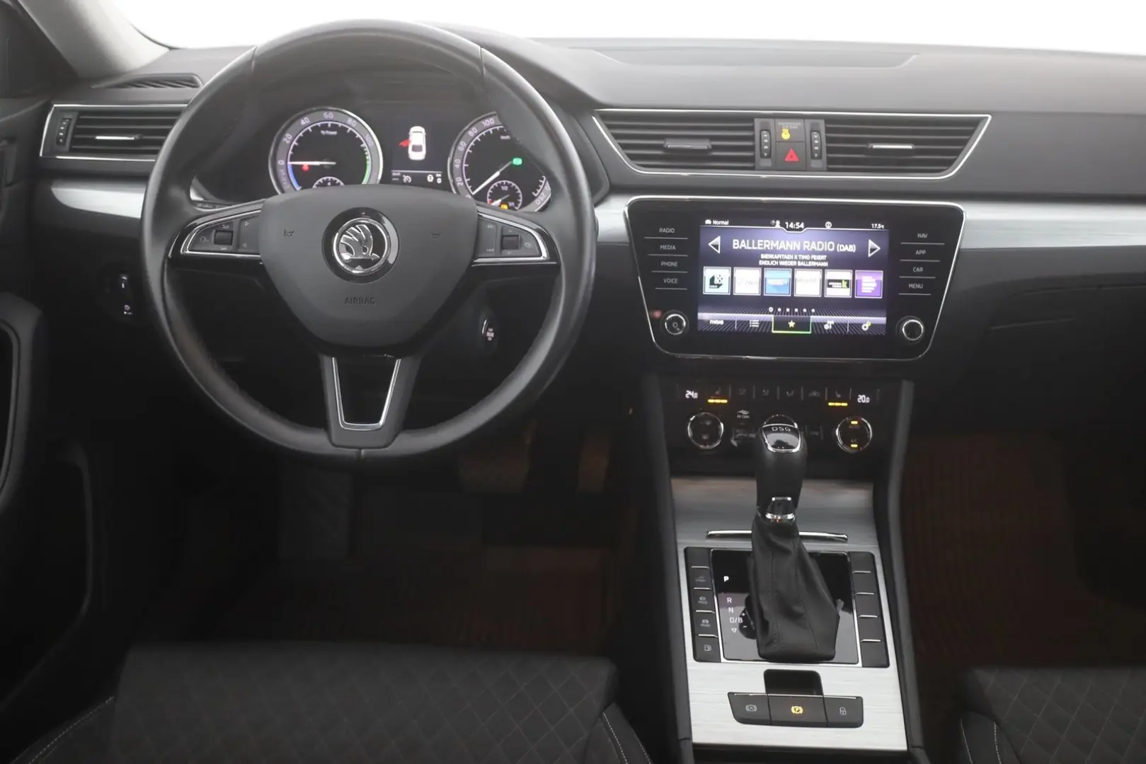 Superb 1.4 TSI iV LED Navi Sitzheizung AHK DAB