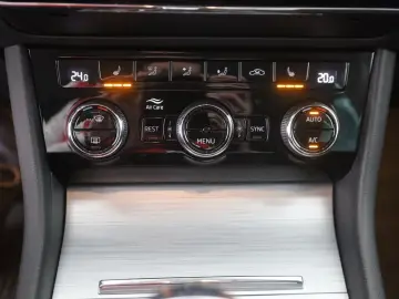 Superb 1.4 TSI iV LED Navi Sitzheizung AHK DAB