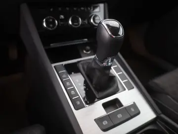 Superb 1.4 TSI iV LED Navi Sitzheizung AHK DAB