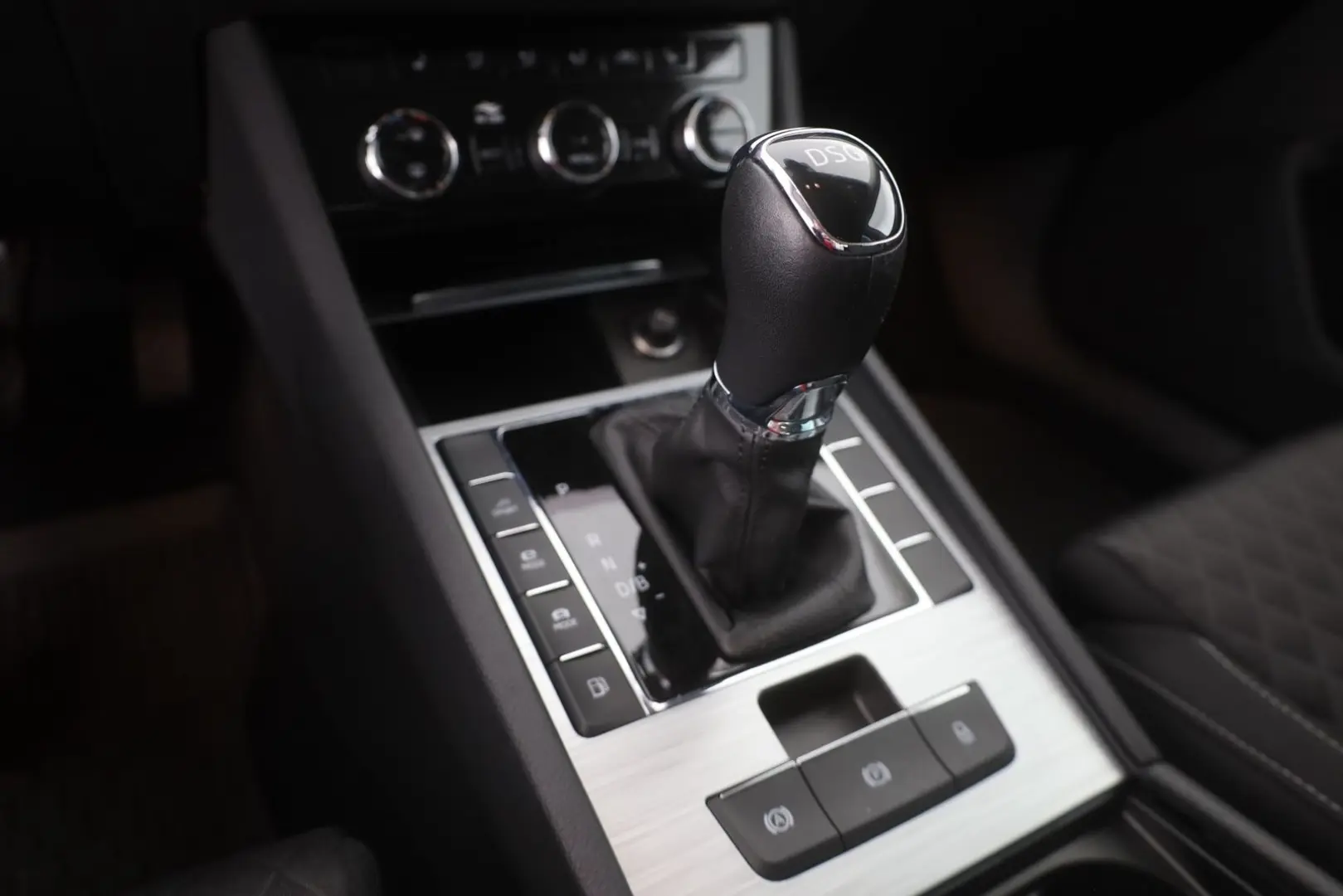 Superb 1.4 TSI iV LED Navi Sitzheizung AHK DAB