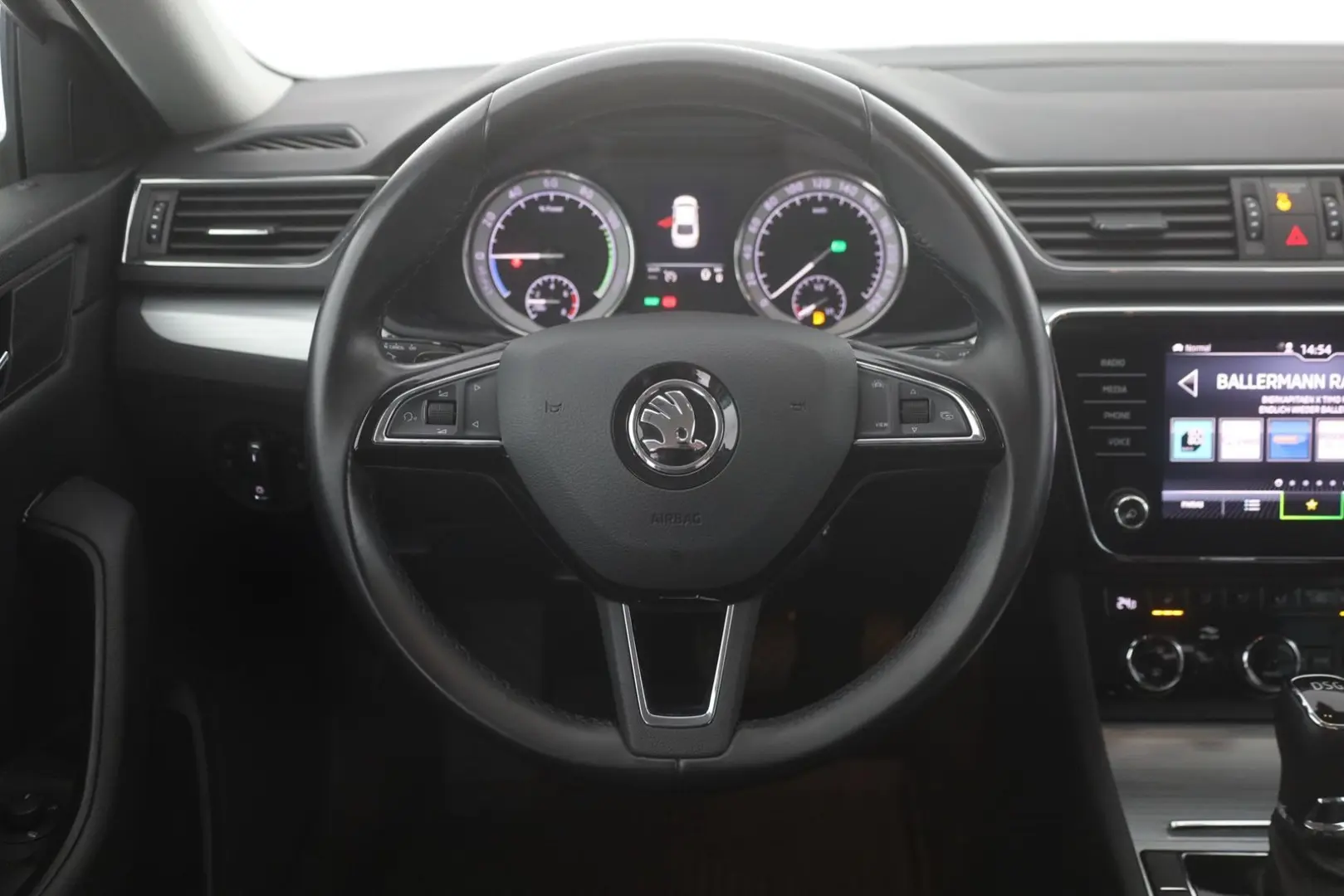 Superb 1.4 TSI iV LED Navi Sitzheizung AHK DAB