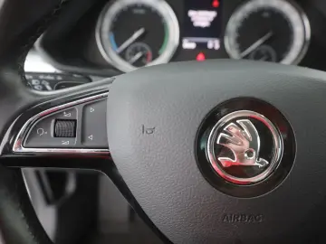 Superb 1.4 TSI iV LED Navi Sitzheizung AHK DAB