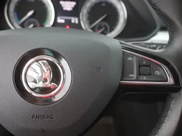 Superb 1.4 TSI iV LED Navi Sitzheizung AHK DAB