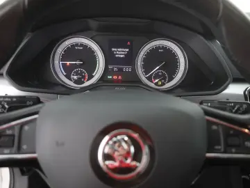 Superb 1.4 TSI iV LED Navi Sitzheizung AHK DAB